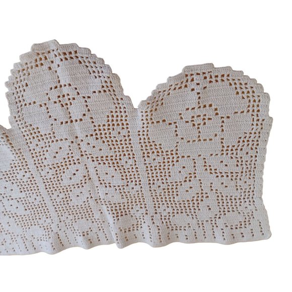 Vintage Grandma's Hand Crochet Tiered Roses18.5" x 12" Handmade White Table Top - Picture 7 of 8